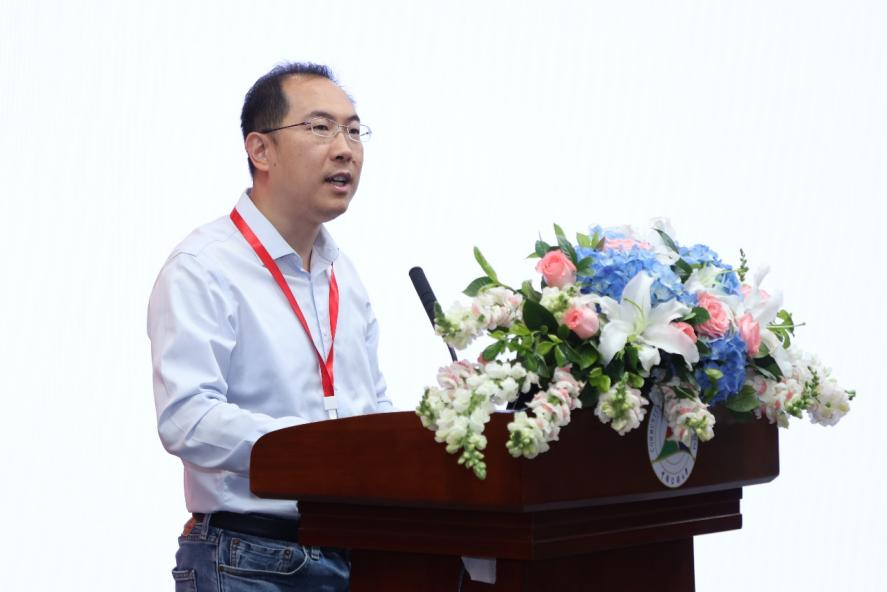 中国人民大学商学院院长易靖韬教授以数字时代的跨国公司理论为主题